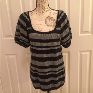 XOXO short sleeve sweater top SIZE MEDIUM